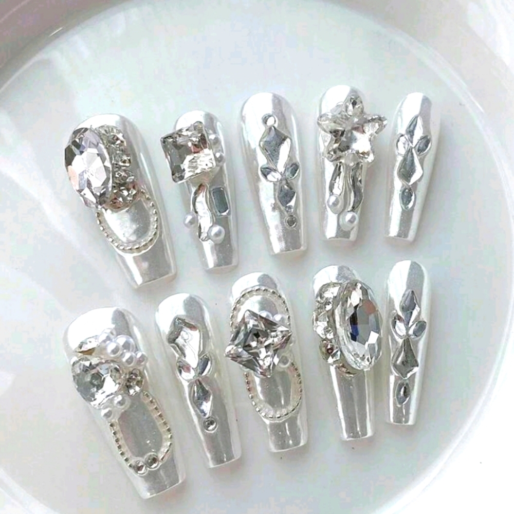 Handmade Chrome Rhinestone nail - Picture 2 of 4